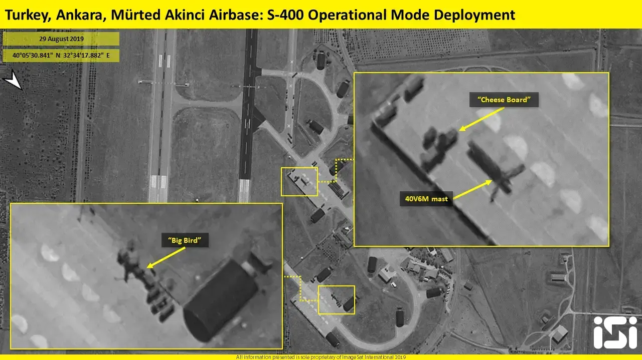 דוח מודיעין המציג את ה-S-400 שהגיעה מרוסיה לטורקיה בפריסה ראשונה בתצורה מבצעית.
1. בכתבות משודרות ובכתובות – יש לציין שמדובר בדוח מודיעין של חברת אימג'סאט אינטרנשיונל (ImageSat International - ISI)
2. בסמוך לכל תמונה בה נעשה שימוש בפרסום, יש לציין את שם החברה כך: ImageSat International (ISI), ובכתבות באינטרנט לצרף קישור לאתר החברה: https://www.imagesatintl.com/.
3. מבקשים לוודא שהתמונות מוצגות במלואן ללא חלקים מוסתרים, כשהלוגו של ISI מופיע בהן, כמו גם שורת זכויות היוצרים המוטבעת בתחתית דוח מודיעין המציג את ה-S-400 שהגיעה מרוסיה לטורקיה בפריסה ראשונה בתצורה מבצעית.
1. בכתבות משודרות ובכתובות – יש לציין שמדובר בדוח מודיעין של חברת אימג'סאט אינטרנשיונל (ImageSat International - ISI)
2. בסמוך לכל תמונה בה נעשה שימוש בפרסום, יש לציין את שם החברה כך: ImageSat International (ISI), ובכתבות באינטרנט לצרף קישור לאתר החברה: https://www.imagesatintl.com/.
3. מבקשים לוודא שהתמונות מוצגות במלואן ללא חלקים מוסתרים, כשהלוגו של ISI מופיע בהן, כמו גם שורת זכויות היוצרים המוטבעת בתחתית