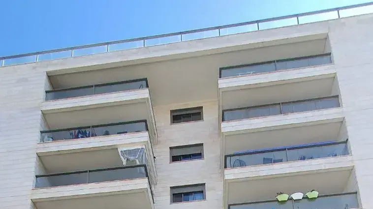 ילד נפל מהקומה השישית בבניין ביבנה ילד נפל מהקומה השישית בבניין ביבנה
