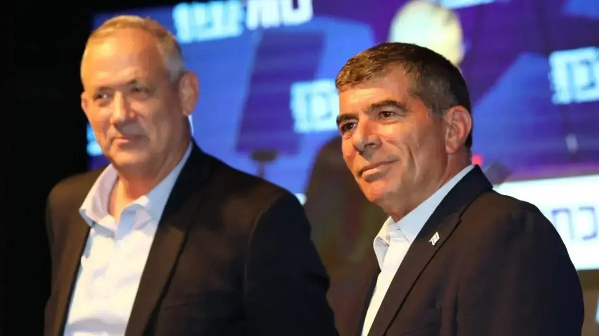כחול לבן - בני גנץ וגבי אשכנזי בכנס פעילים בבאר שבע כחול לבן - בני גנץ וגבי אשכנזי בכנס פעילים בבאר שבע