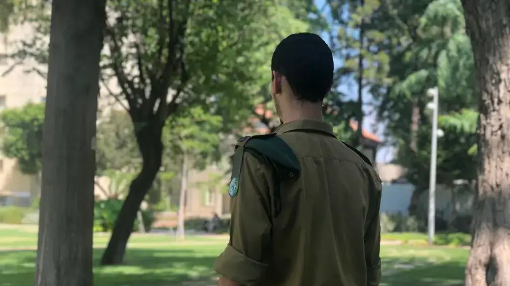 סגן ג', לכתבת מגזין אמיר בוחבוט סגן ג', לכתבת מגזין אמיר בוחבוט