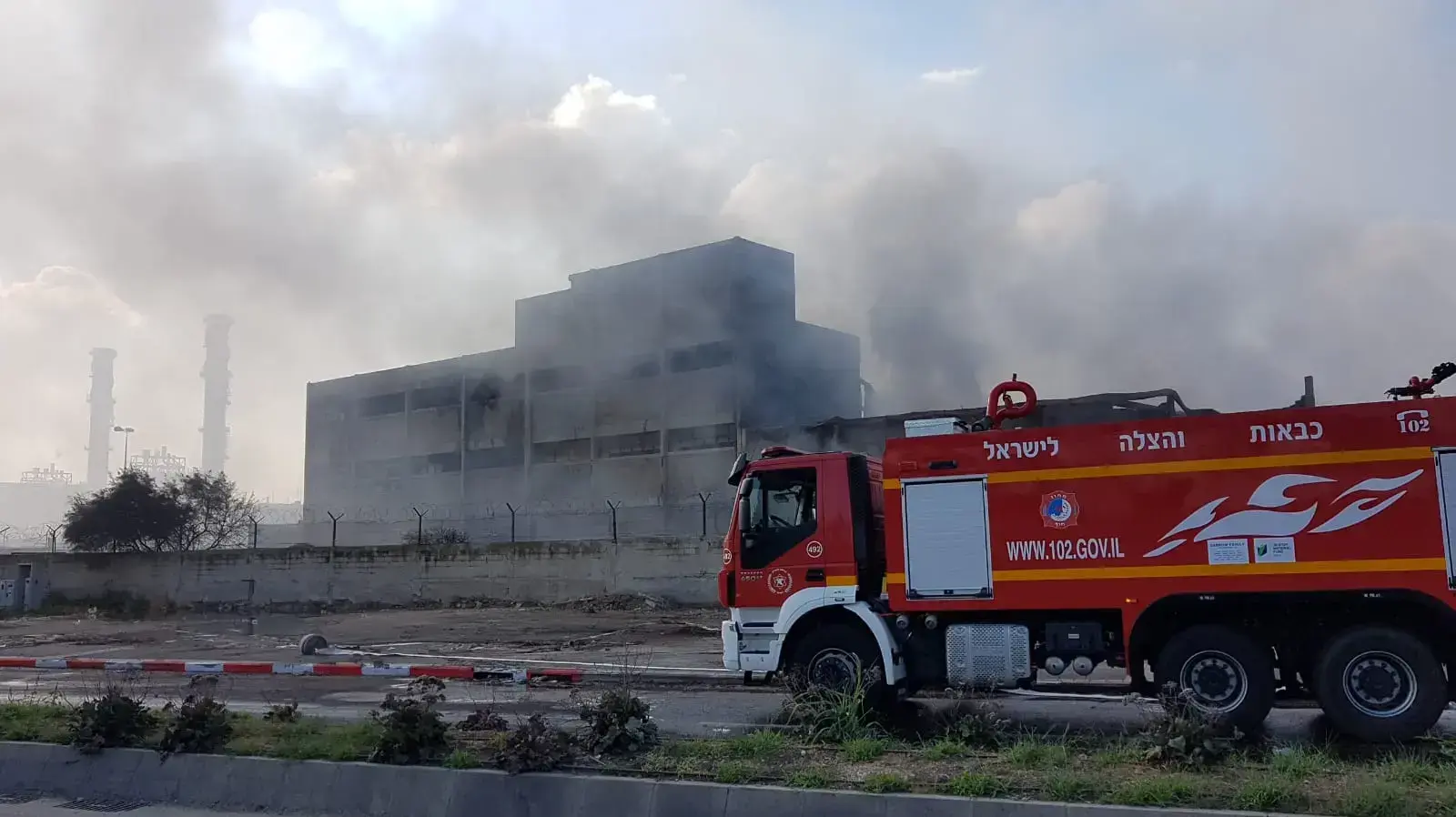 יום אחרי השריפה, פעולות הכיבוי בחוף שמן בחיפה  נמשכות, 6 בספטמבר 2019