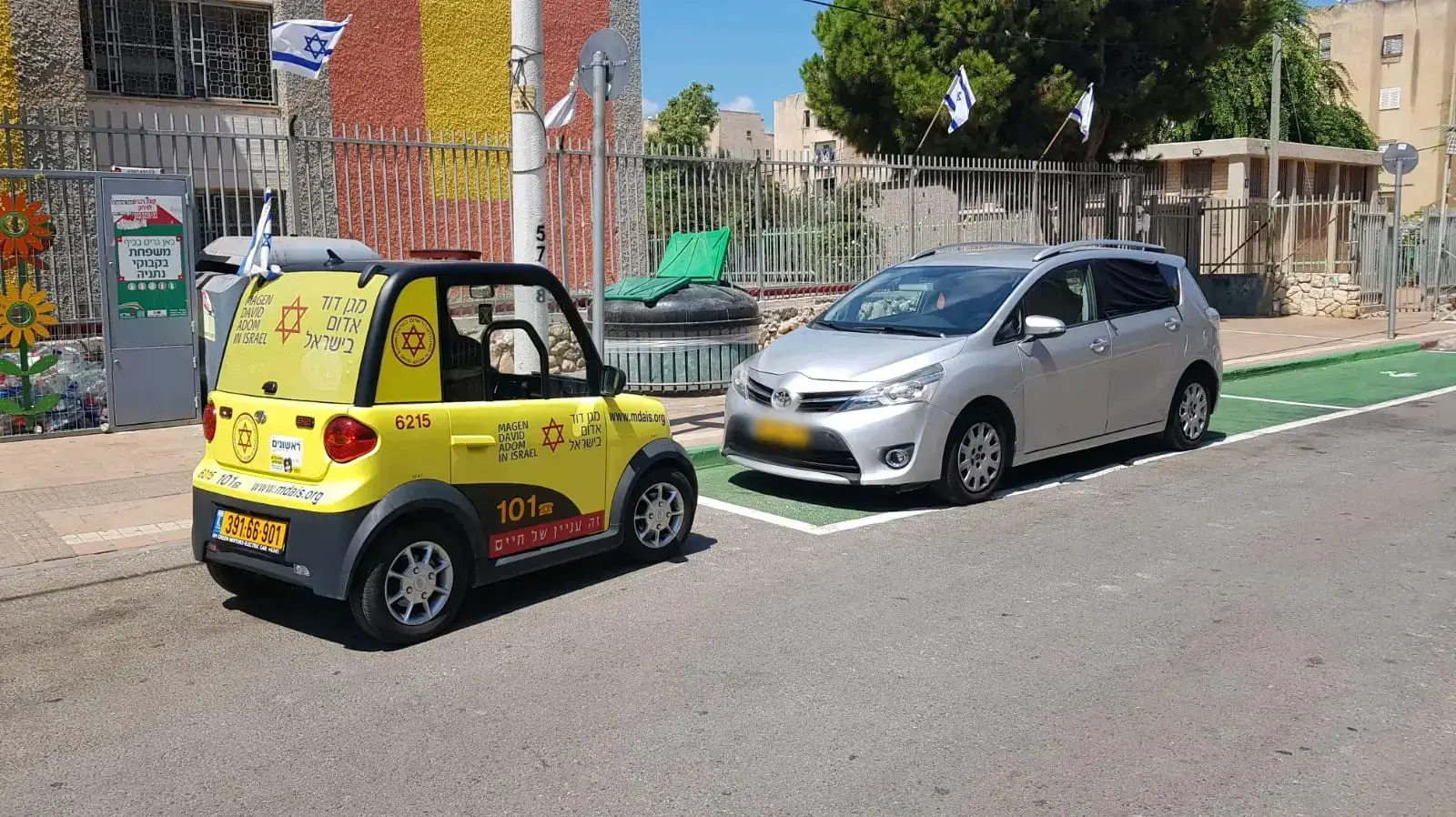 פעוט שהה מספר שעות ברכב נעול ברחוב אפרים אלנקווה בנתניה - ונפגע בינוני פעוט שהה מספר שעות ברכב נעול ברחוב אפרים אלנקווה בנתניה - ונפגע בינוני