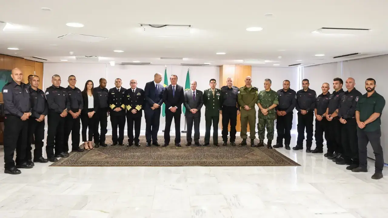 משלחת הסיוע הישראלית לאמזונס יחד עם נשיא ברזיל ז'איר בולסונארו. 06 בספטמבר 2019 משלחת הסיוע הישראלית לאמזונס יחד עם נשיא ברזיל ז'איר בולסונארו. 06 בספטמבר 2019