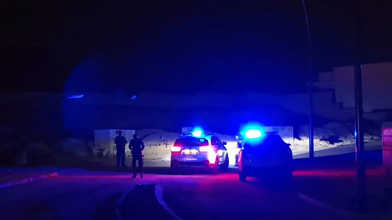 כוחות משטרה ושריפה בשטח פתוח בשדרות כתוצאה מנפילת רקטה בשטח פתוח. 06 בספטמבר 2019 כוחות משטרה ושריפה בשטח פתוח בשדרות כתוצאה מנפילת רקטה בשטח פתוח. 06 בספטמבר 2019