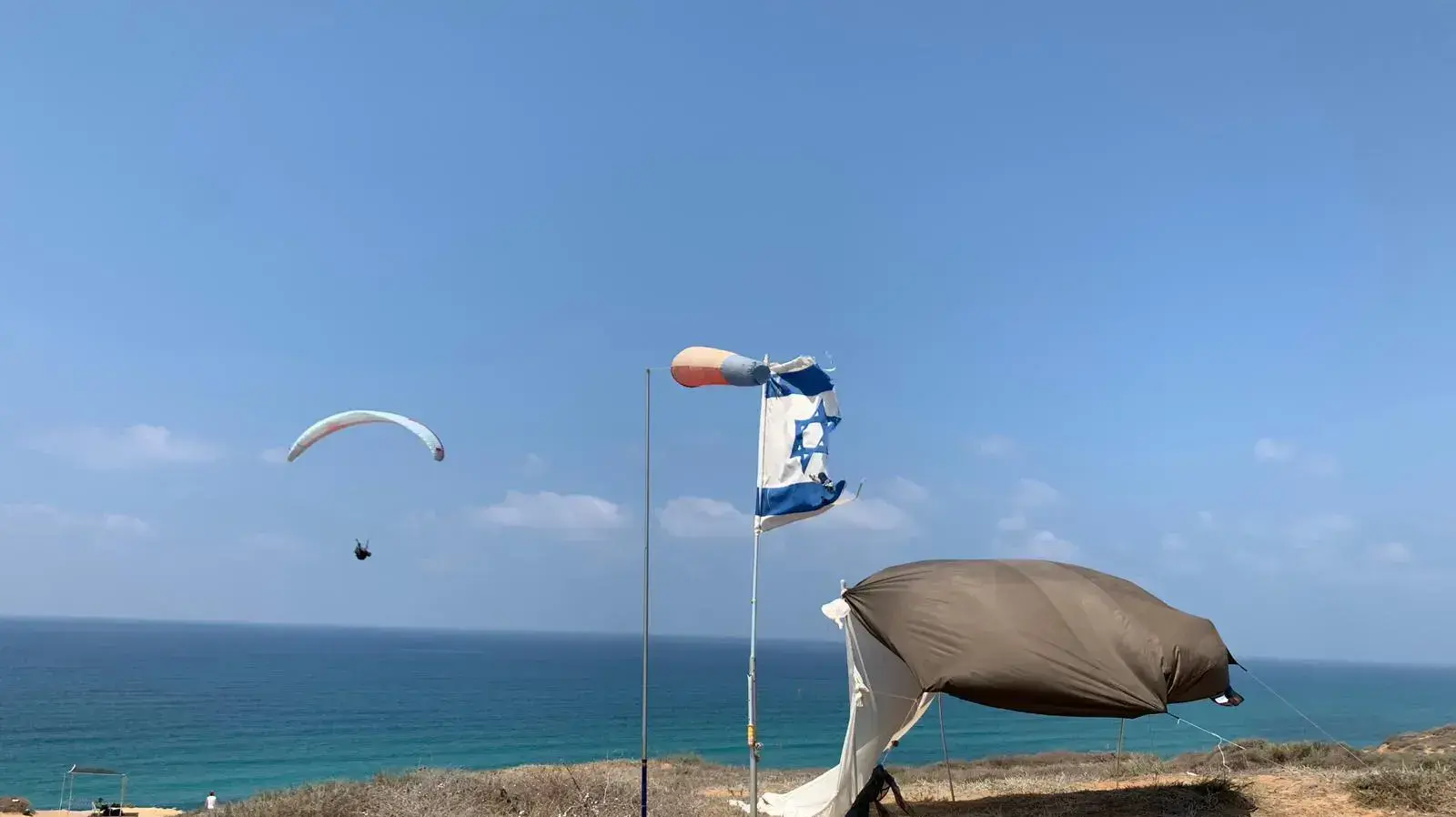חוף ארסוף מצנחי רחיפה חוף ארסוף מצנחי רחיפה