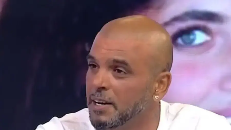 אופירה וברקוביץ' מארחים את אייל גולן אופירה וברקוביץ' מארחים את אייל גולן