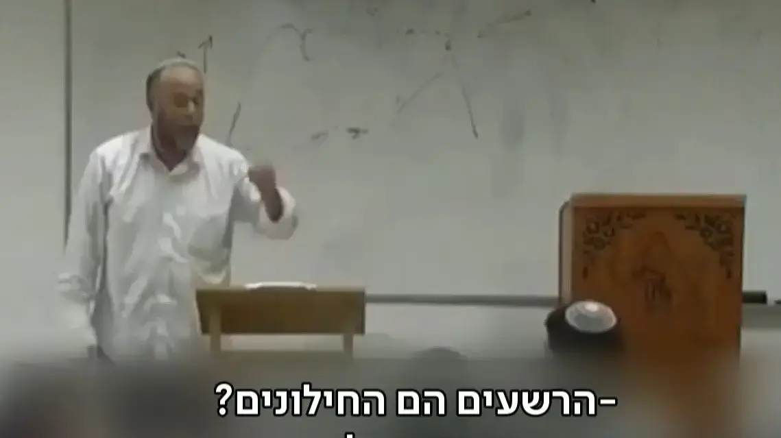 מתוך כתבה של עומרי מניב בחדשות 13 על דברי הרב אסף נאומבורג במכינה הקדם צבאית "עוצם"
מתוך כתבה של עומרי מניב בחדשות 13 על דברי הרב אסף נאומבורג במכינה הקדם צבאית "עוצם"