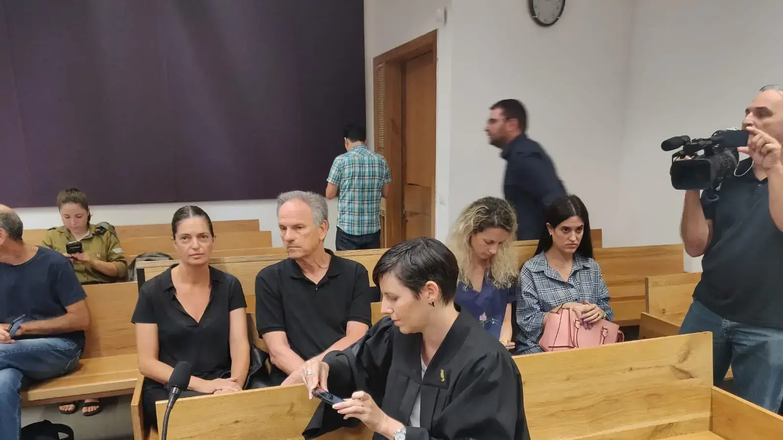 אבי ואיריס נשר, הורי של ארי נשר שנדרס למוות, הגיעו לבית המשפט המחוזי בתל אביב להכרעת דינו של הנהג בדורס - הכדורגלן יצחק אספה, 10 בספטמבר 2019 אבי ואיריס נשר, הורי של ארי נשר שנדרס למוות, הגיעו לבית המשפט המחוזי בתל אביב להכרעת דינו של הנהג בדורס - הכדורגלן יצחק אספה, 10 בספטמבר 2019