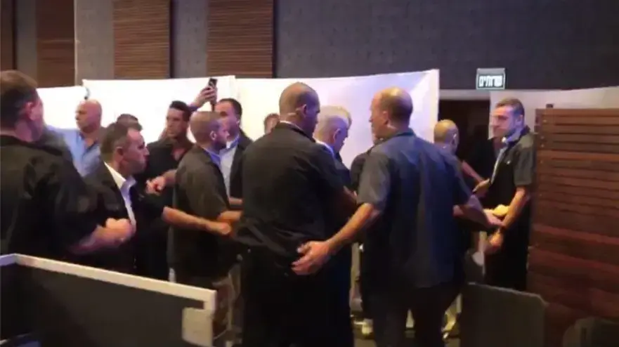 ראש הממשלה בנימין נתניהו מתפנה מכנס באשדוד בעקבות התראת צבע אדום, 10 ספטמבר 2019 ראש הממשלה בנימין נתניהו מתפנה מכנס באשדוד בעקבות התראת צבע אדום, 10 ספטמבר 2019