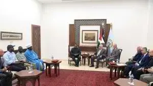 אבו מאזן נפגש היום בלשכתו ברמאללה עם אביו של אברה מנגיסטו, שביקש ממנו לסייע בשחרור בנו משבי חמאס