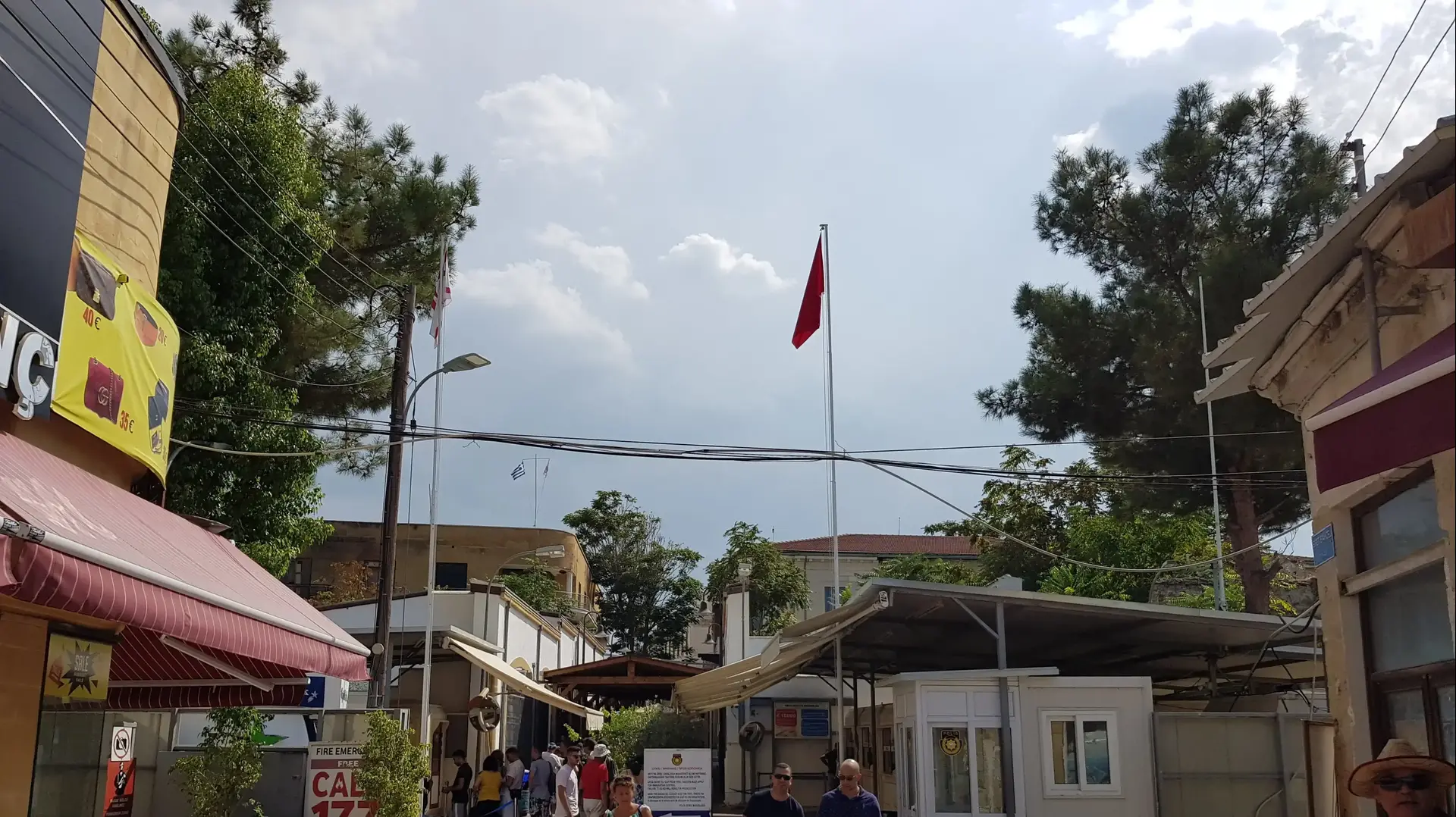 מעבר הגבול בין קפריסין לצפון קפריסין בעיר ניקוסיה מעבר הגבול בין קפריסין לצפון קפריסין בעיר ניקוסיה