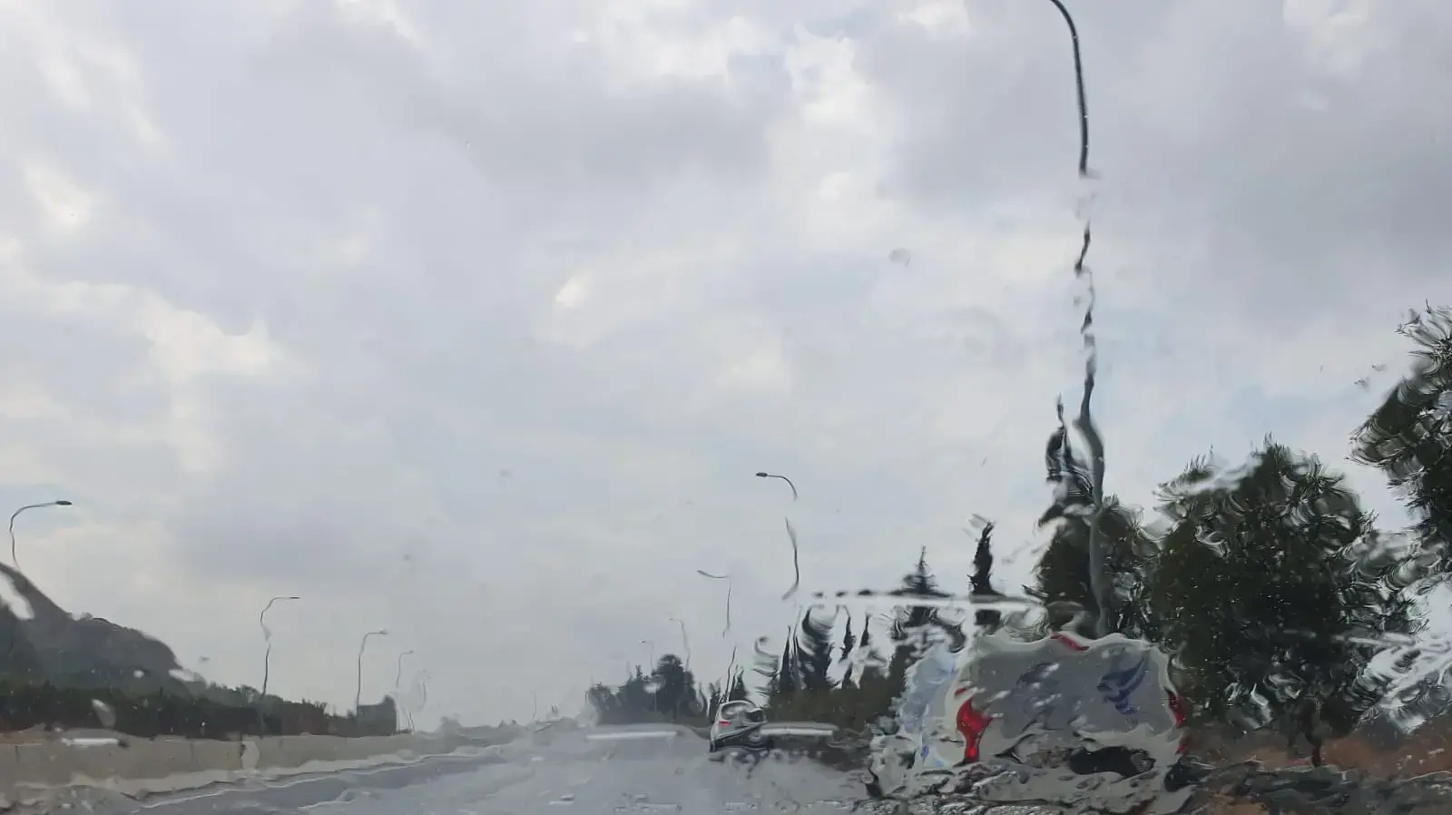 טיפות גשם כביש 4 מעגן מיכאל, 15.09.19 טיפות גשם כביש 4 מעגן מיכאל, 15.09.19
