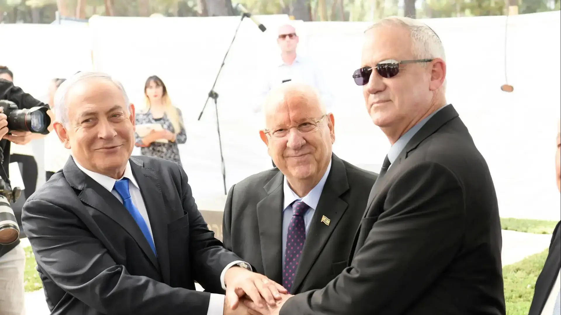 בנימין נתניהו, בני גנץ, וראובן ריבלין באזכרה לשמעון פרס, הר הרצל ירושלים, 19.09.19 בנימין נתניהו, בני גנץ, וראובן ריבלין באזכרה לשמעון פרס, הר הרצל ירושלים, 19.09.19