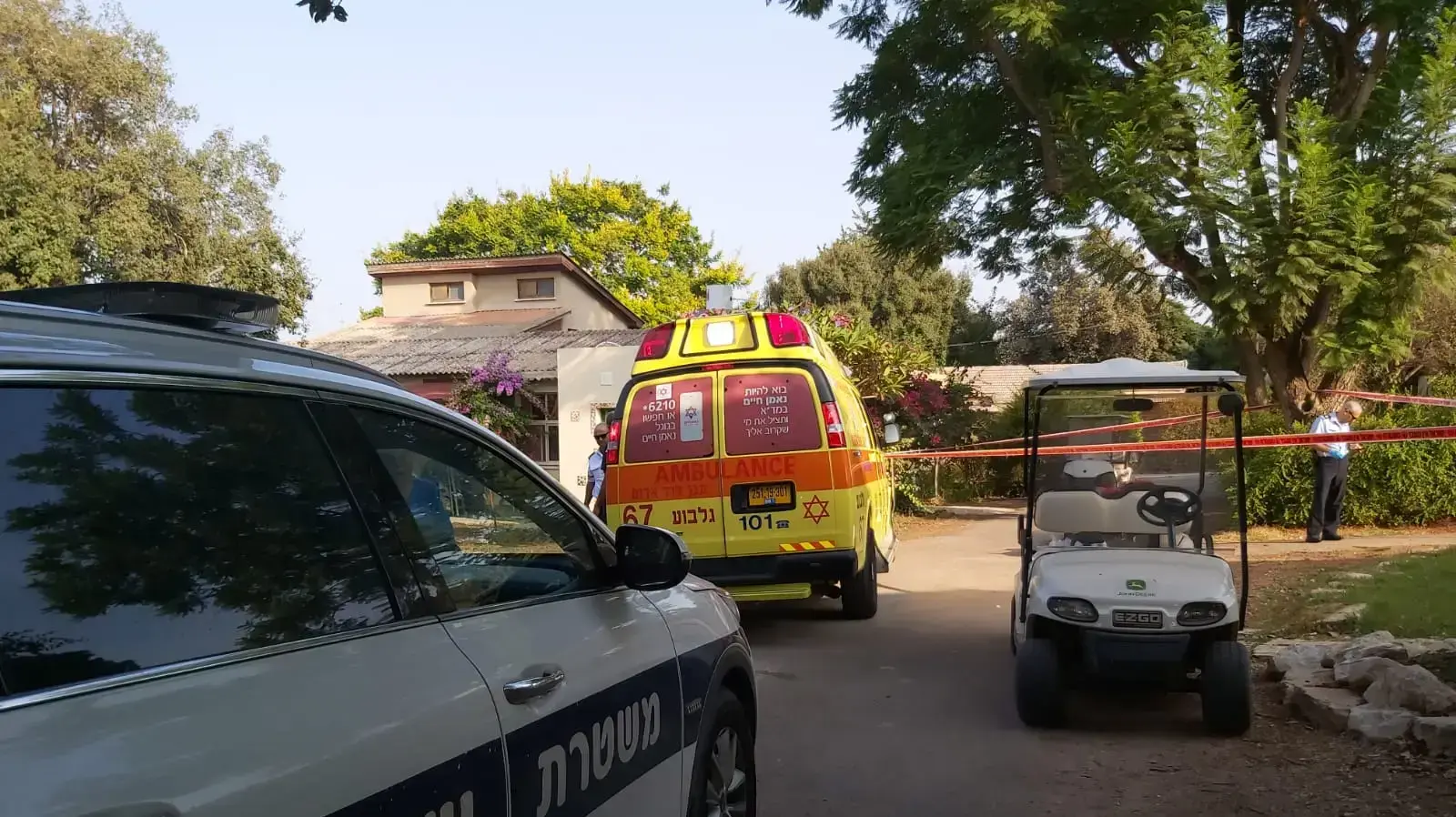 גבר בשנות ה-70 כשהוא מוטל מת על כביש צדדי בקיבוץ יפעת ועל גופו סימני חבלה בקיבוץ יפעת, 20 בספטמבר 2019