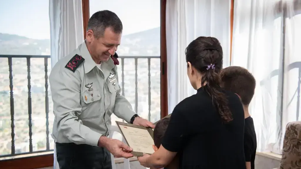 ציון לשבח מטעם ראש המטה הכללי מוענק למשפחתו של סגן-אלוף מ' 22 בספטמבר 2019 ציון לשבח מטעם ראש המטה הכללי מוענק למשפחתו של סגן-אלוף מ' 22 בספטמבר 2019