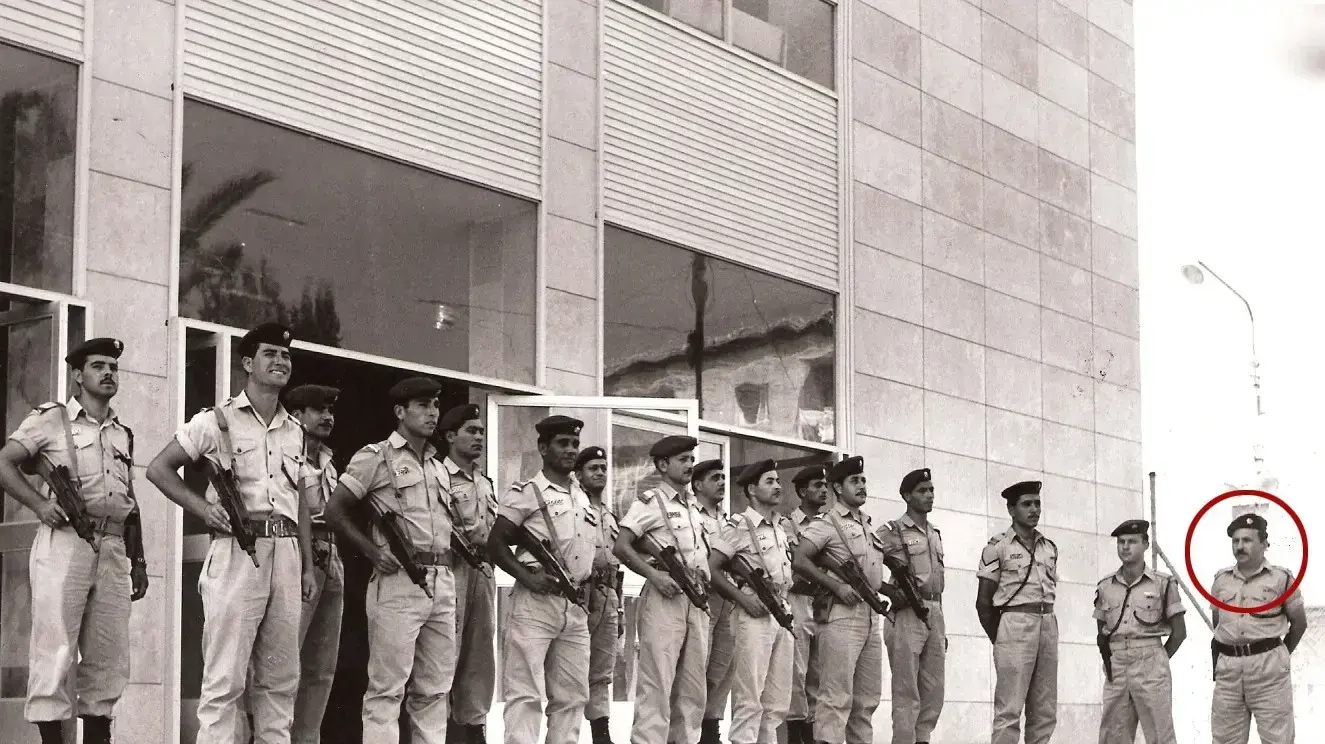 זוסמן (הכי מימין, עם שפם) והלוחמים של יחידת האבטחה (לשכה 06) מחוץ לבית המשפט זוסמן (הכי מימין, עם שפם) והלוחמים של יחידת האבטחה (לשכה 06) מחוץ לבית המשפט