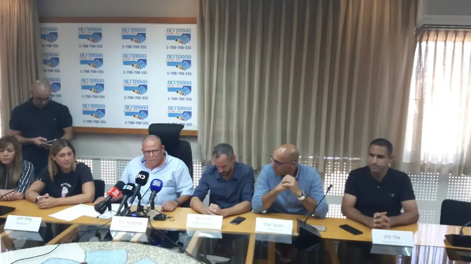 ועדי חברות הסלולר בפגישה בהסתדרות לרגל פיטורין המוניים בהשתתפות יו"ר ההסתרות ארנון בר דוד, בית ההסתדרות, 24 בספטמבר 2019 ועדי חברות הסלולר בפגישה בהסתדרות לרגל פיטורין המוניים בהשתתפות יו"ר ההסתרות ארנון בר דוד, בית ההסתדרות, 24 בספטמבר 2019