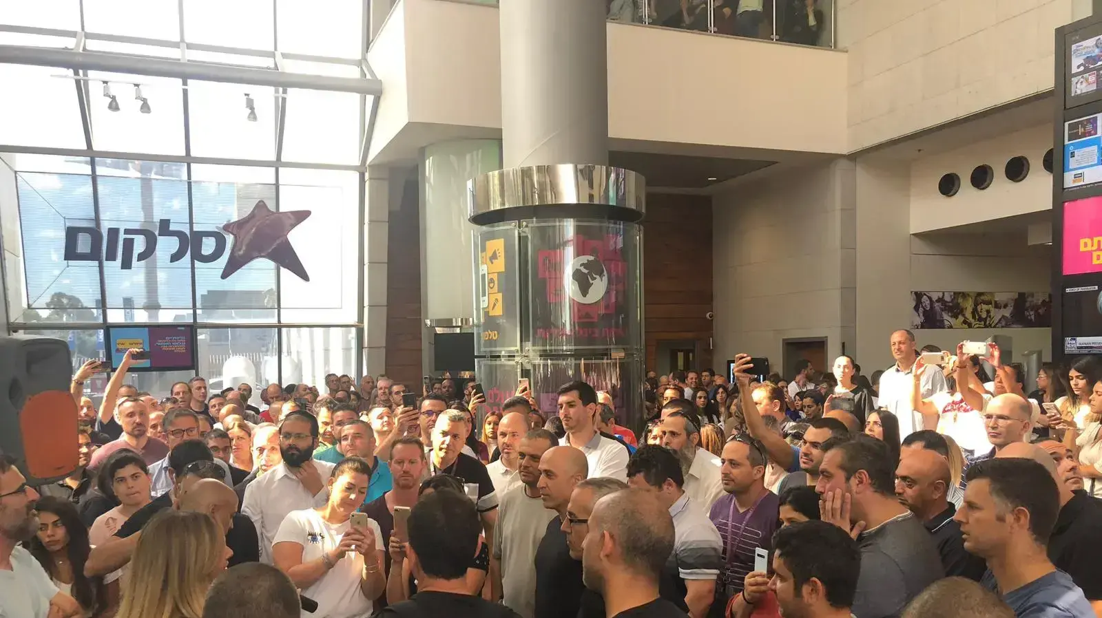 אסיפת ההסברה של עובדי סלקום 