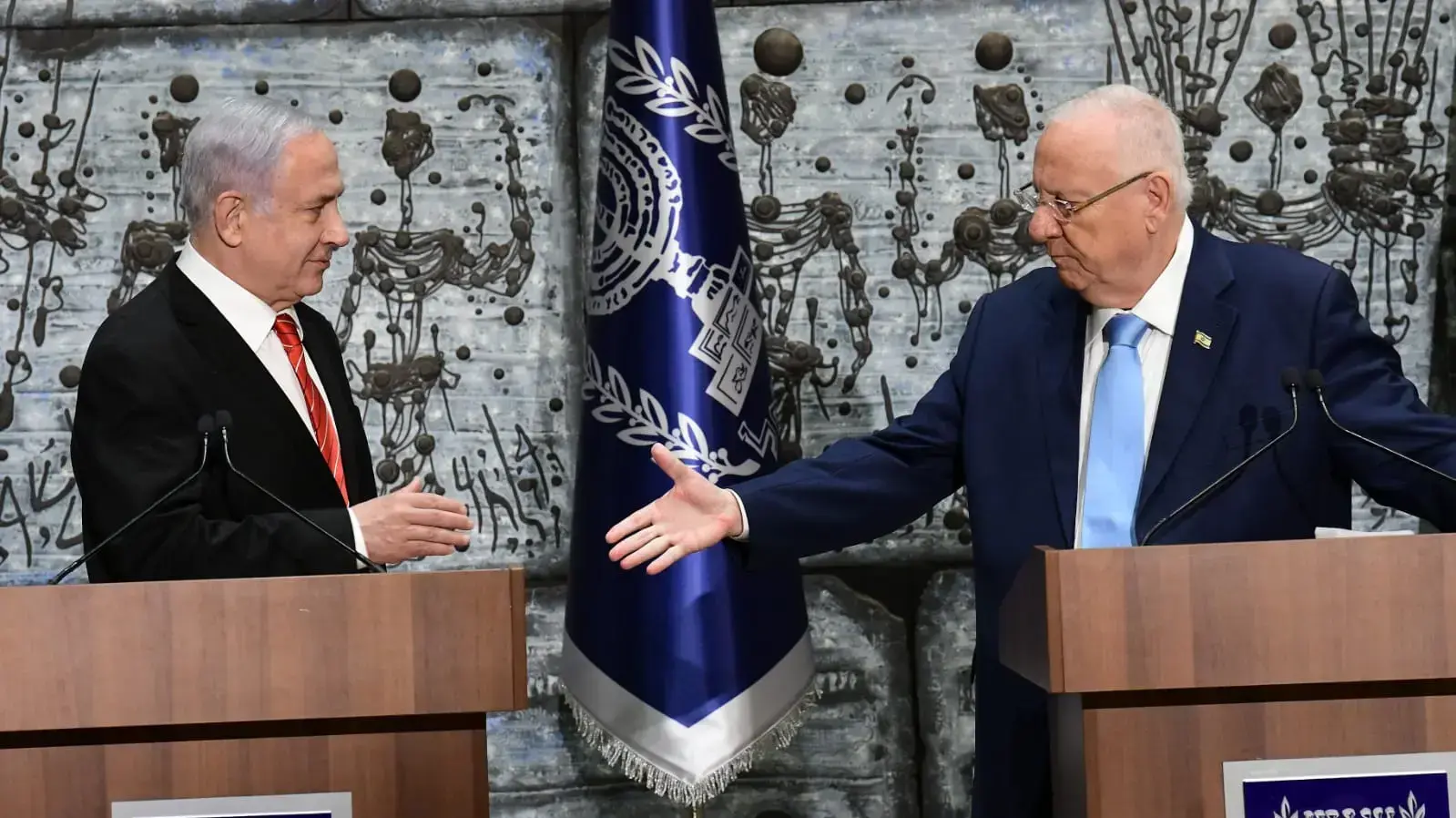 בנימין נתניהו ונשיא המדינה ראובן ריבלין בהצהרה על הרכבת הממשלה, 25.09.19