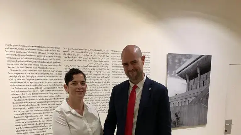 שר המשפטים אמיר אוחנה וממלאת מקום מנכ"ל משרד המשפטים סיגל יעקובי שר המשפטים אמיר אוחנה וממלאת מקום מנכ"ל משרד המשפטים סיגל יעקובי