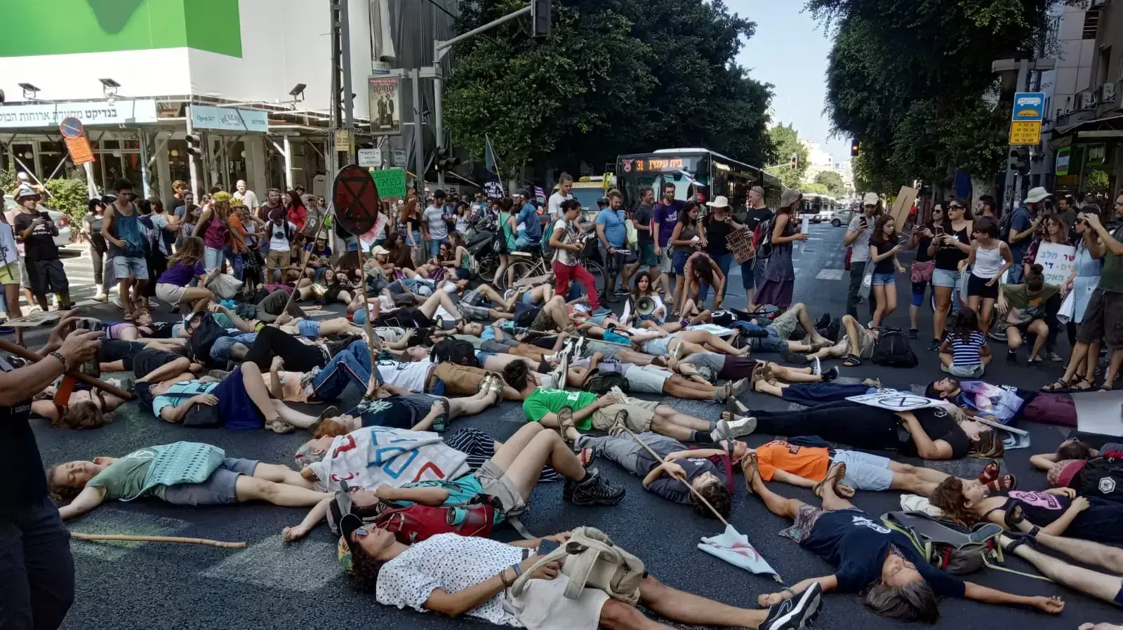 הפגנה נגד משבר האקלים בתל אביב. ה-27 לספטמבר 2019 הפגנה נגד משבר האקלים בתל אביב. ה-27 לספטמבר 2019