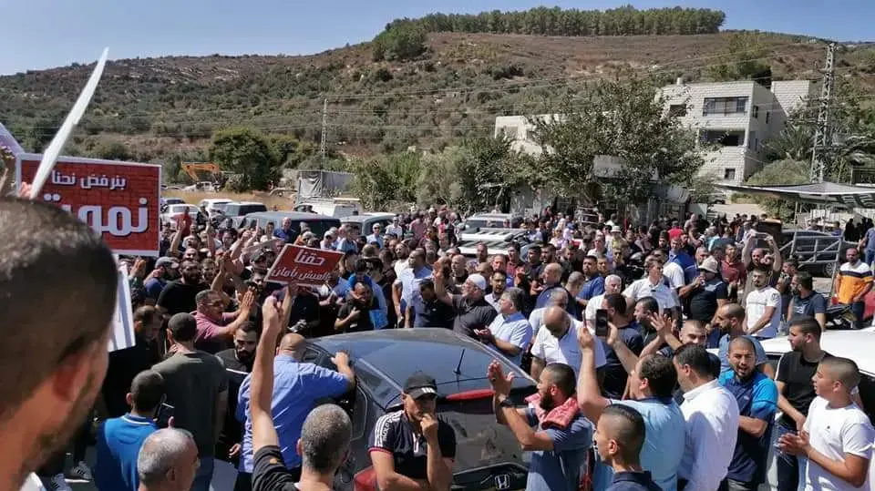 מאות תושבי אום אל-פחם הפגינו נגד הפשיעה הגואה וחסמו את כביש 65 ב-27 בספטמבר 2019 מאות תושבי אום אל-פחם הפגינו נגד הפשיעה הגואה וחסמו את כביש 65 ב-27 בספטמבר 2019