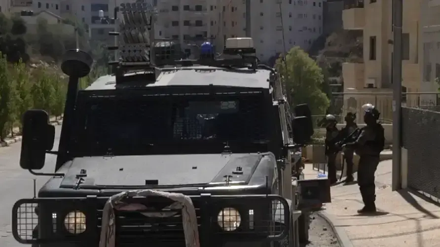 תיעוד הפשיטה על ביתו של המחבל סאמר מינא סלים ערביד ברמאללה, שעל פי החשד שימש כראש החולייה שרצחה את רינה שנרב ליד דולב תיעוד הפשיטה על ביתו של המחבל סאמר מינא סלים ערביד ברמאללה, שעל פי החשד שימש כראש החולייה שרצחה את רינה שנרב ליד דולב