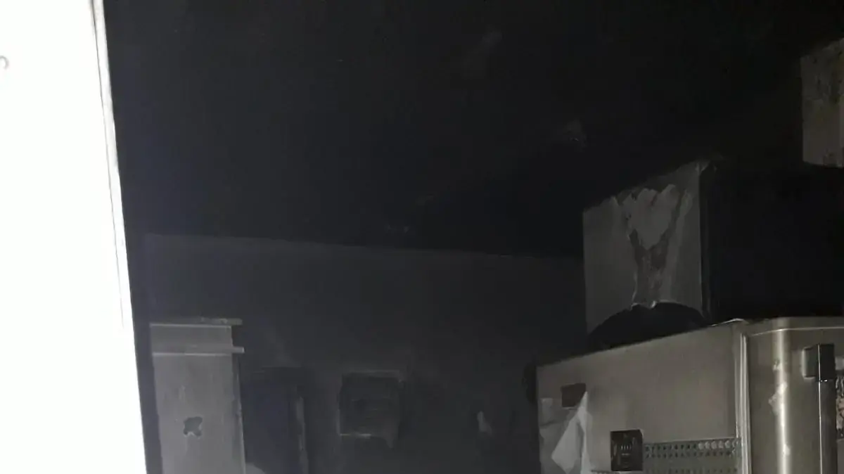 נזקי השריפה בבית בשכונת שועפט בו אב נפצע קשה לאחר שחילץ את ילדיו מהאש וקיים חשד כי מדובר בהצתה, 30 בספטמבר 2019 נזקי השריפה בבית בשכונת שועפט בו אב נפצע קשה לאחר שחילץ את ילדיו מהאש וקיים חשד כי מדובר בהצתה, 30 בספטמבר 2019