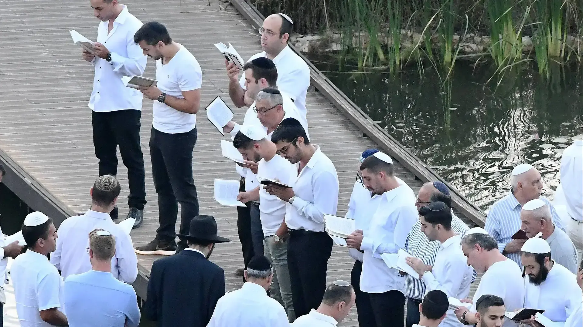 תשליך לראש השנה תש"ף, אגם אקולוגי בפתח תקווה, 30 בספטמבר 2019 תשליך לראש השנה תש"ף, אגם אקולוגי בפתח תקווה, 30 בספטמבר 2019