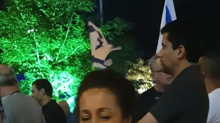 הפגנת תמיכה בראש הממשלה נתניהו סמוך לביתו של היועמ"ש טרם השימוע, 1 אוקטובר 2019 הפגנת תמיכה בראש הממשלה נתניהו סמוך לביתו של היועמ"ש טרם השימוע, 1 אוקטובר 2019