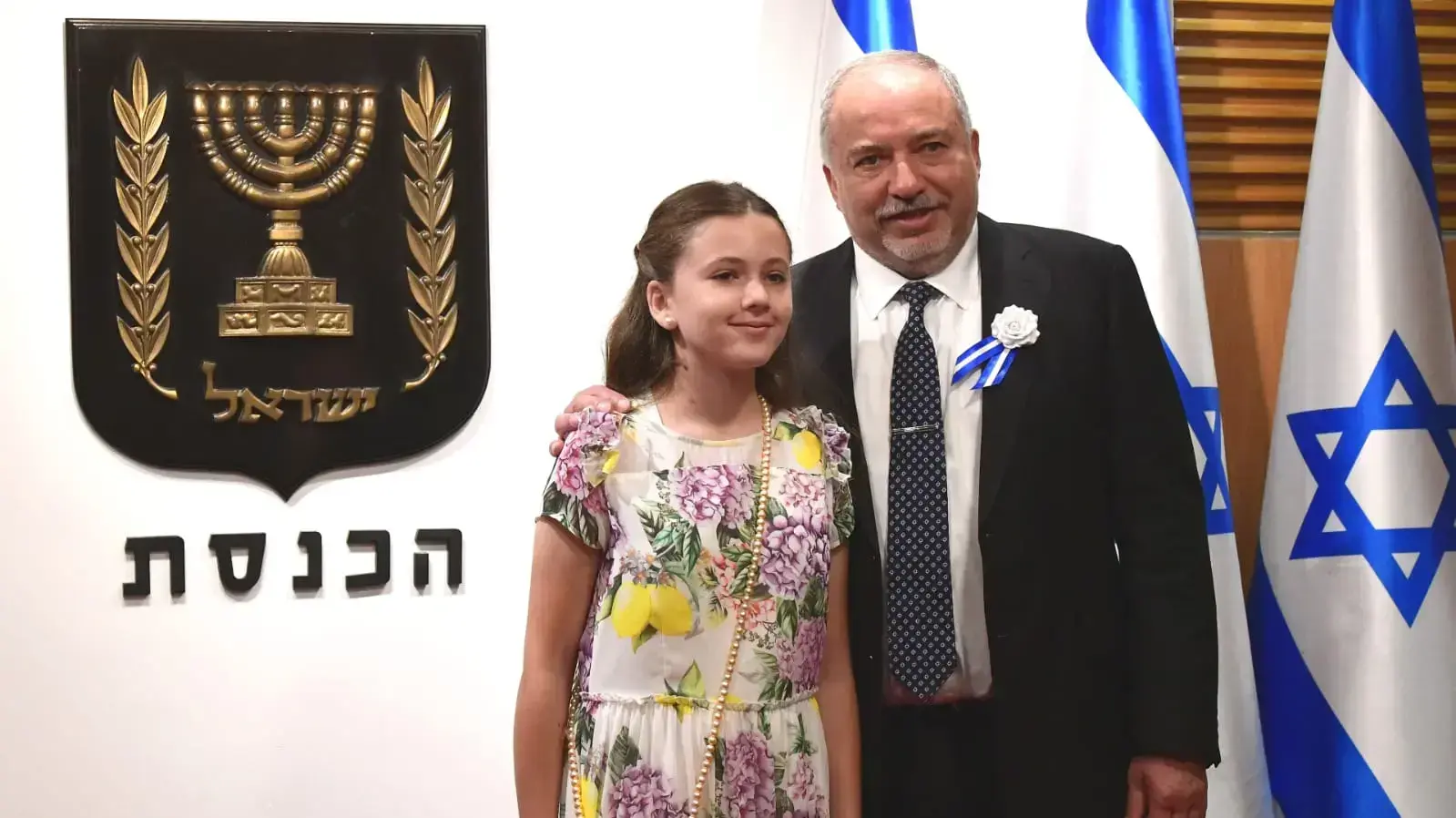אביגדור ליברמן עם נכדתו ביום השבעת הכנסת , אוקטובר 2019 אביגדור ליברמן עם נכדתו ביום השבעת הכנסת , אוקטובר 2019
