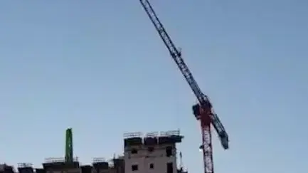 עגורנאי תלה אדם על פיגום, צילום מסך מתוך תיעוד, 3 באוקטובר 2019