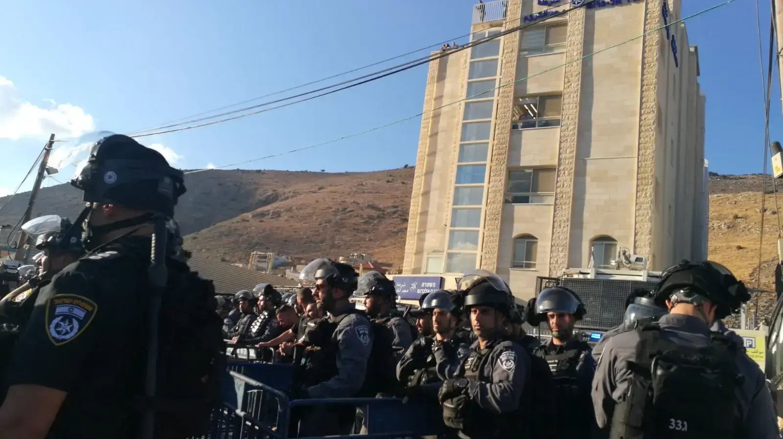 שוטרים במהלך הפגנה במג'ד אל-כרום במחאה על הפשיעה הגואה במגזר הערבי 3 באוקטובר 2019 שוטרים במהלך הפגנה במג'ד אל-כרום במחאה על הפשיעה הגואה במגזר הערבי 3 באוקטובר 2019