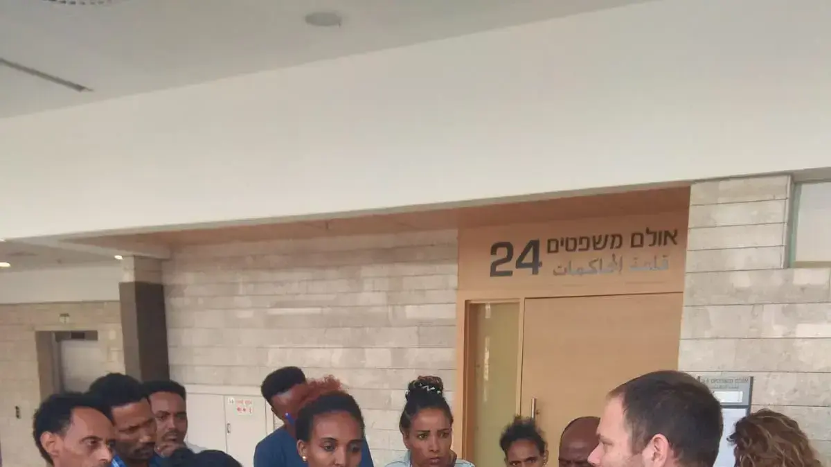 הורי ילדי העובדים הזרים שילדיהם לא נרשמו למוסדות הלימוד בפ"ת בבית המשפט הורי ילדי העובדים הזרים שילדיהם לא נרשמו למוסדות הלימוד בפ"ת בבית המשפט