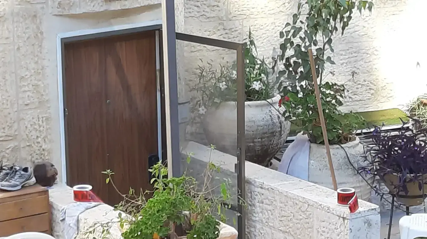 בית המשפחה במוצא שבו נדקרה למוות מיכל סלה על ידי בן זוגה, 4.10.2019 בית המשפחה במוצא שבו נדקרה למוות מיכל סלה על ידי בן זוגה, 4.10.2019