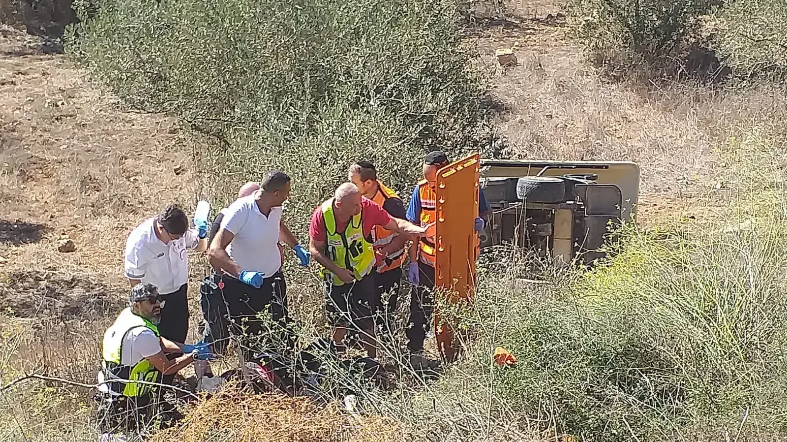 קלנועית עם ארבעה נוסעים שהתדרדרה לוואדי בבית העלמין בנוף הגליל קלנועית עם ארבעה נוסעים שהתדרדרה לוואדי בבית העלמין בנוף הגליל