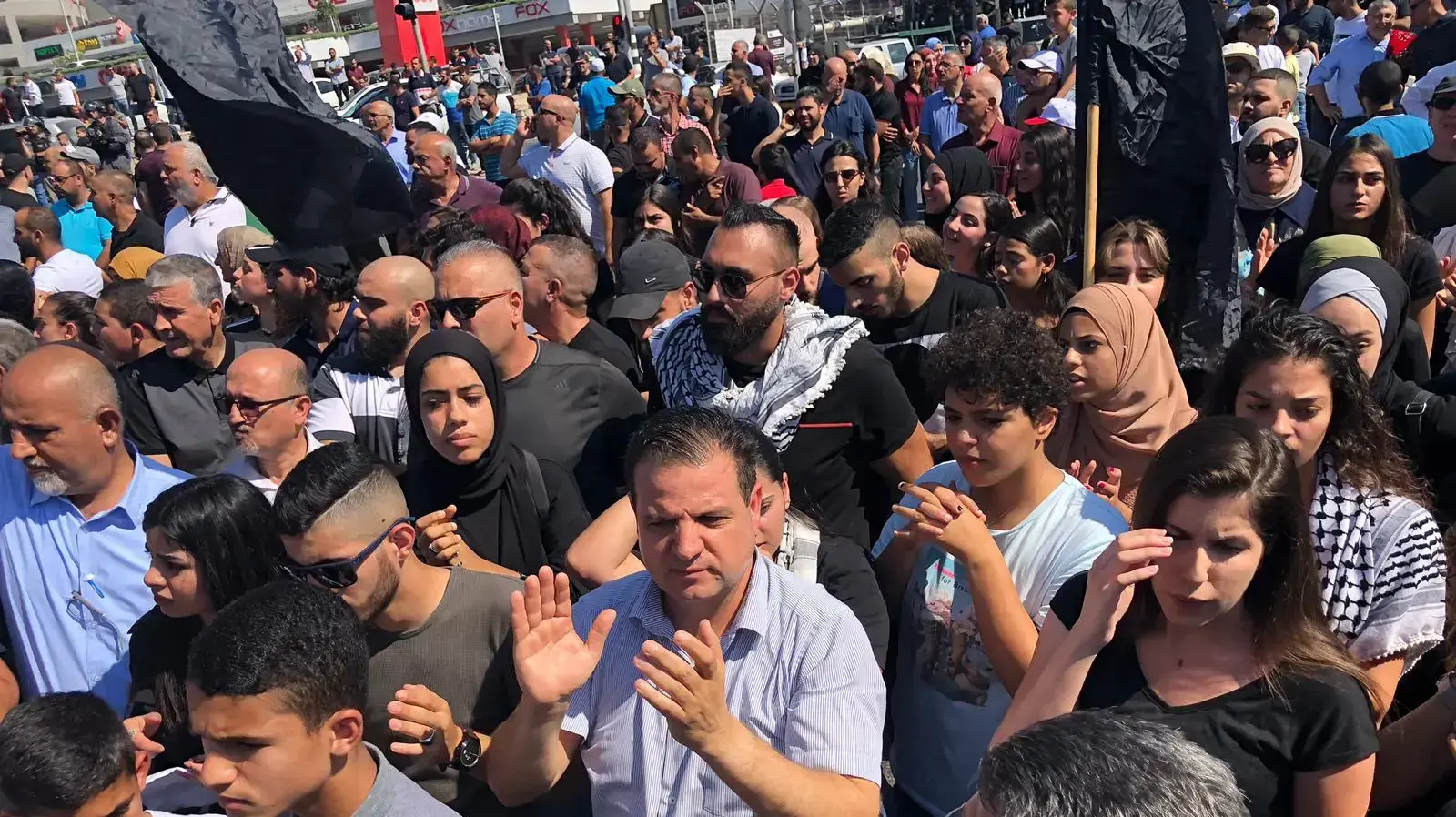 איימן עודה בהפגנת המגזר הערבי נגד האלימות, אום אל פחם, 4 באוקטובר 2019 איימן עודה בהפגנת המגזר הערבי נגד האלימות, אום אל פחם, 4 באוקטובר 2019