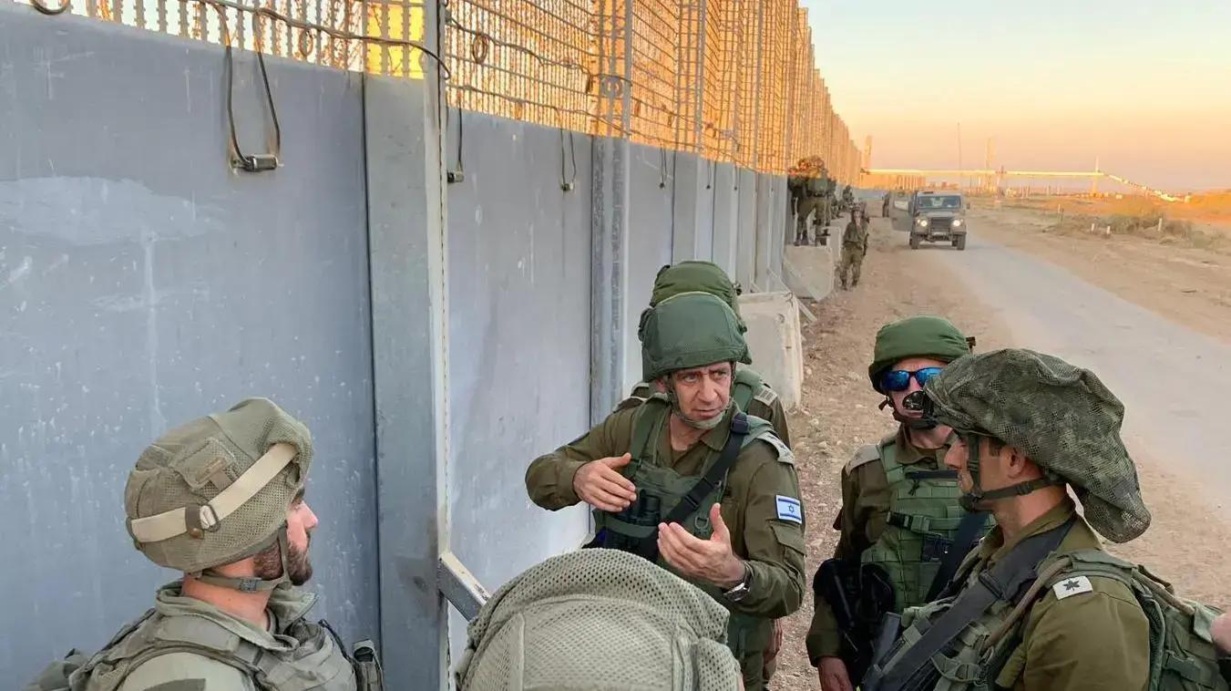 הרמטכ"ל אביב כוכבי במהלך סיורו במוקדי ההפגנות באוגדת עזה. 04 באוקטובר 2019. הרמטכ"ל אביב כוכבי במהלך סיורו במוקדי ההפגנות באוגדת עזה. 04 באוקטובר 2019.
