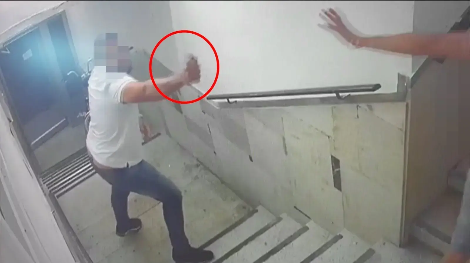 אחים מפרדיס תקפו את אחותם והחבר בדירתם בפתח תקווה אחים מפרדיס תקפו את אחותם והחבר בדירתם בפתח תקווה