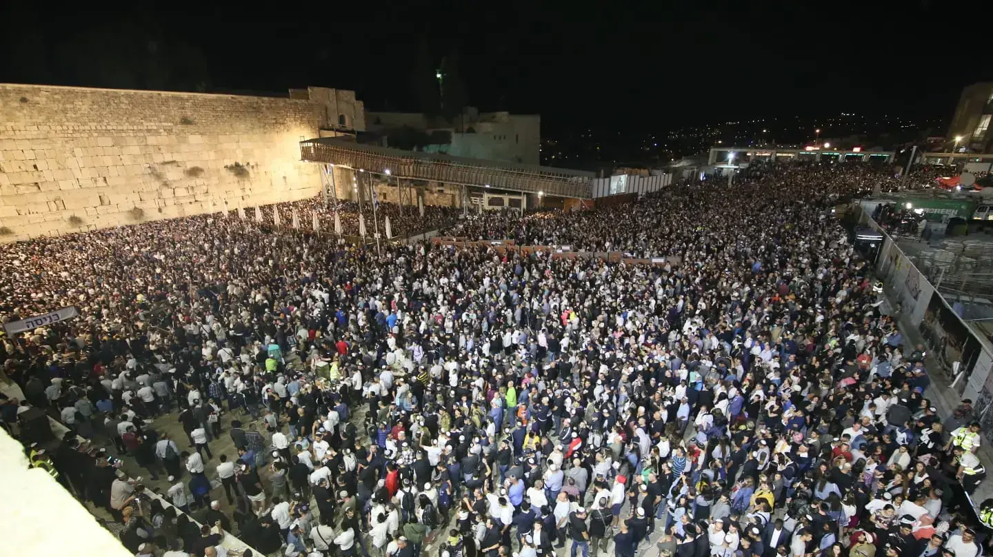 תפילת סליחות המונית בכותל המערבי בירושלים, ערב יום הכיפורים, 8 באוקטובר 2019 תפילת סליחות המונית בכותל המערבי בירושלים, ערב יום הכיפורים, 8 באוקטובר 2019