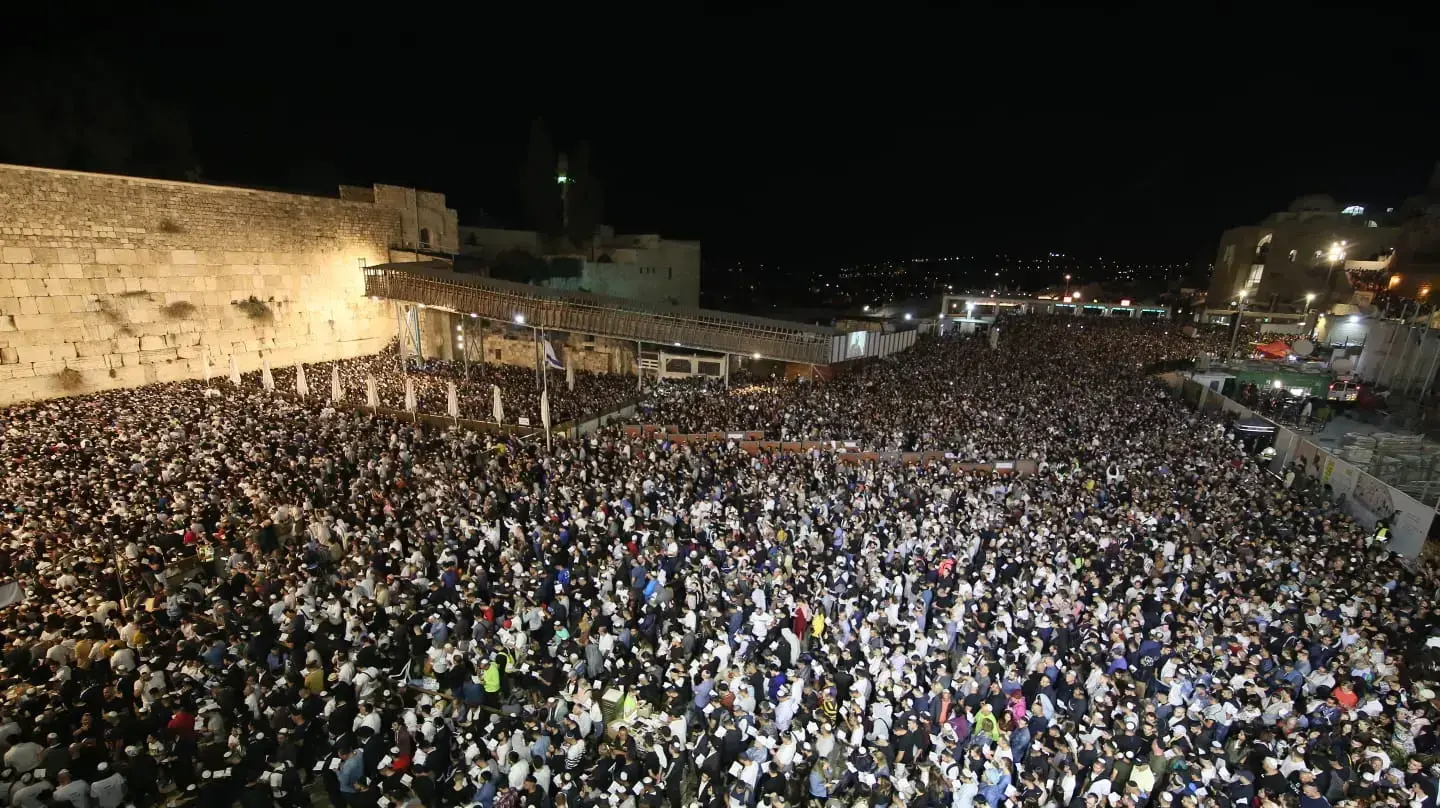 תפילת סליחות המונית בכותל המערבי בירושלים, ערב יום הכיפורים, 8 באוקטובר 2019 תפילת סליחות המונית בכותל המערבי בירושלים, ערב יום הכיפורים, 8 באוקטובר 2019