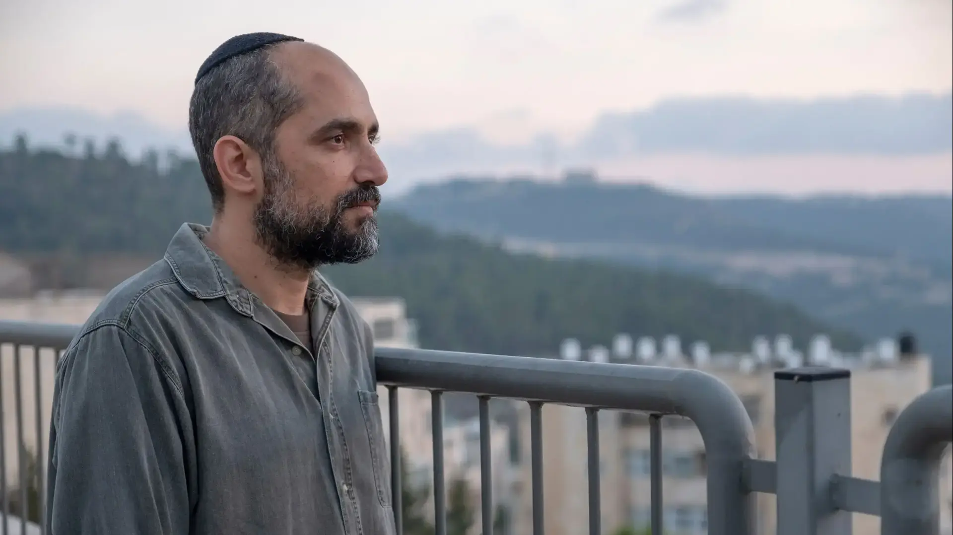 הסדרה הנערים, שלומי אלקבץ הסדרה הנערים, שלומי אלקבץ