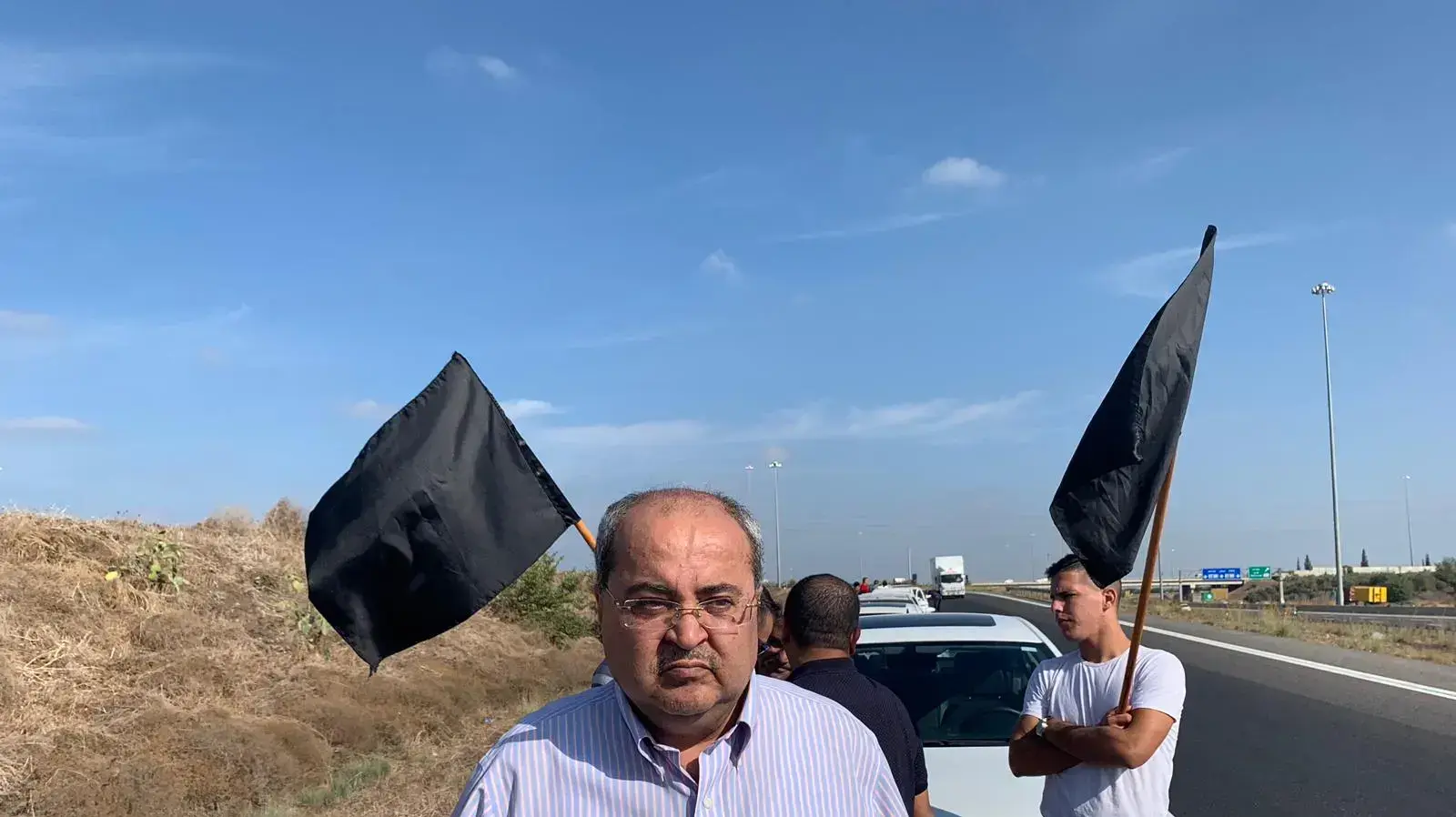 אחמד טיבי במהלך בתהלוכת המכוניות בכביש 6 10 באוקטובר 2019 אחמד טיבי במהלך בתהלוכת המכוניות בכביש 6 10 באוקטובר 2019