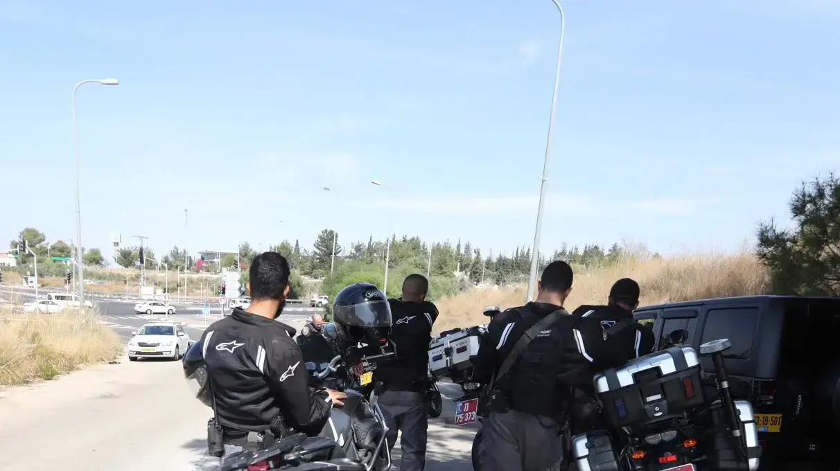 כוחות משטרה פרוסים במהלך הפגנת החברה הערבית כנגד האלימות הגואה, לטרון 10 באוקטובר 2019 כוחות משטרה פרוסים במהלך הפגנת החברה הערבית כנגד האלימות הגואה, לטרון 10 באוקטובר 2019