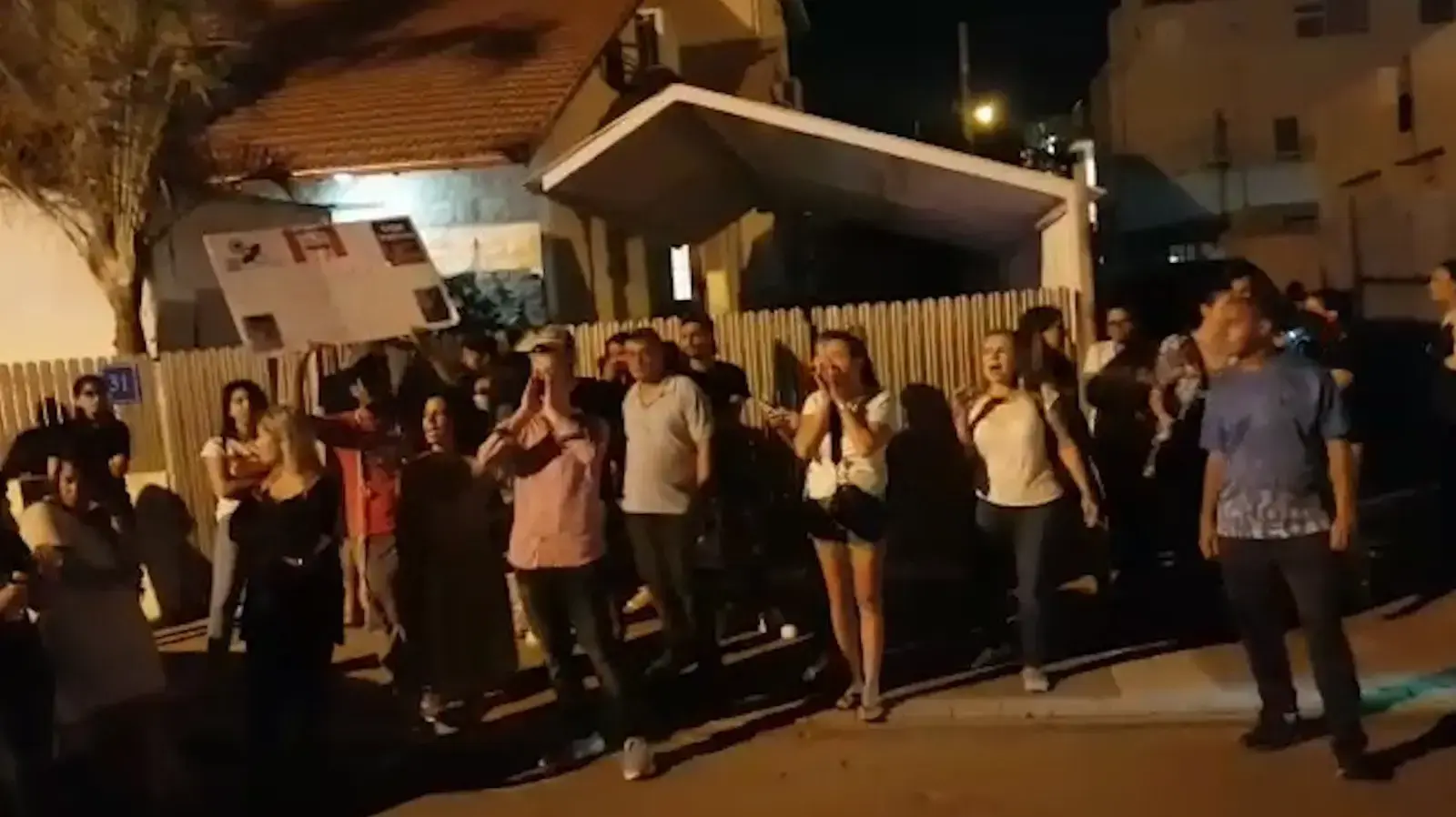 הפגנת הורי ילדי הגן מול ביתה של כרמל מעודה, ראש העין, 10 באוקטובר 2019