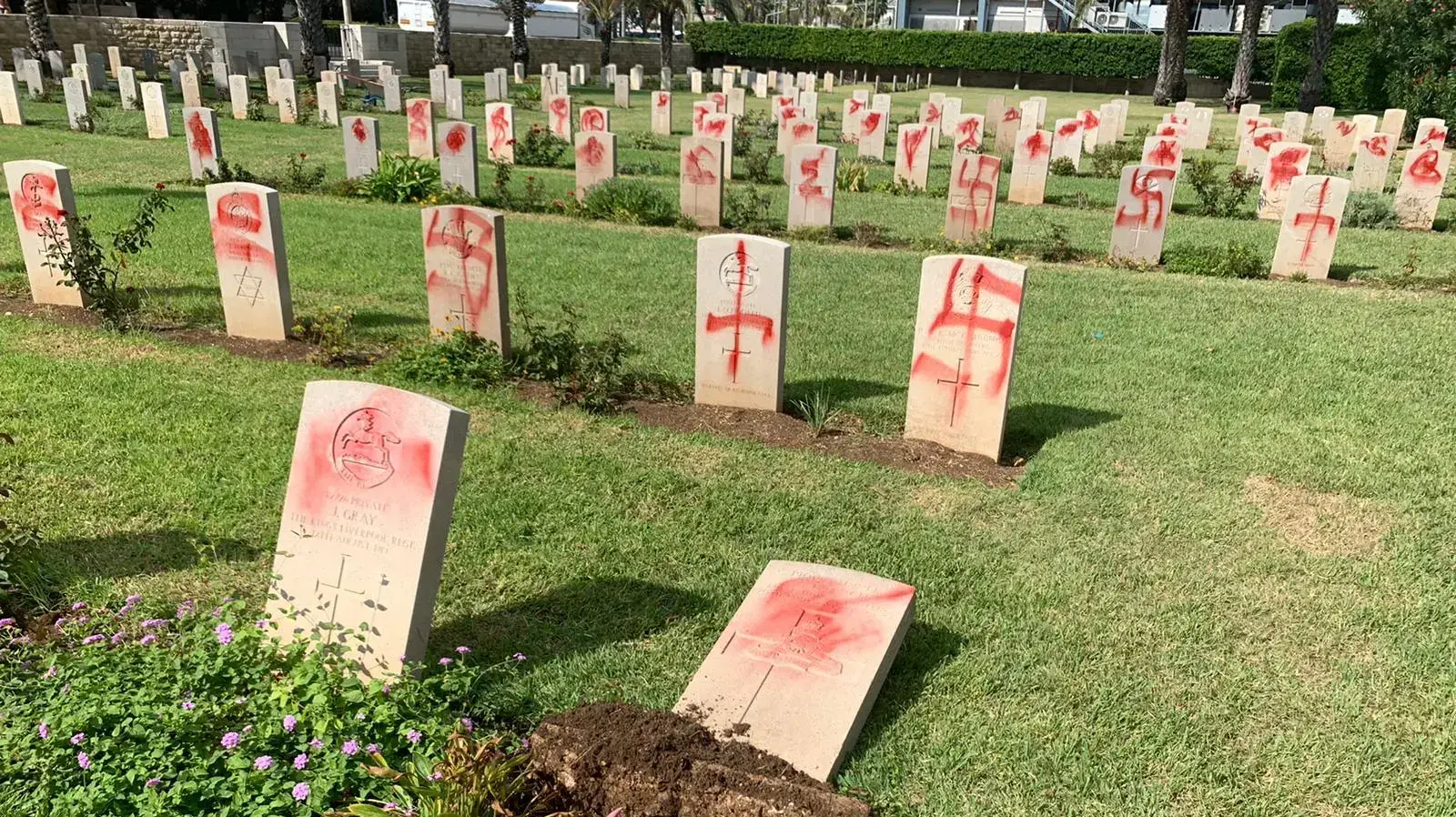 כתובות נאצה ועקירת מצבות בבית העלמין הצבאי הבריטי בחיפה, 11 באוקטובר 2019 כתובות נאצה ועקירת מצבות בבית העלמין הצבאי הבריטי בחיפה, 11 באוקטובר 2019