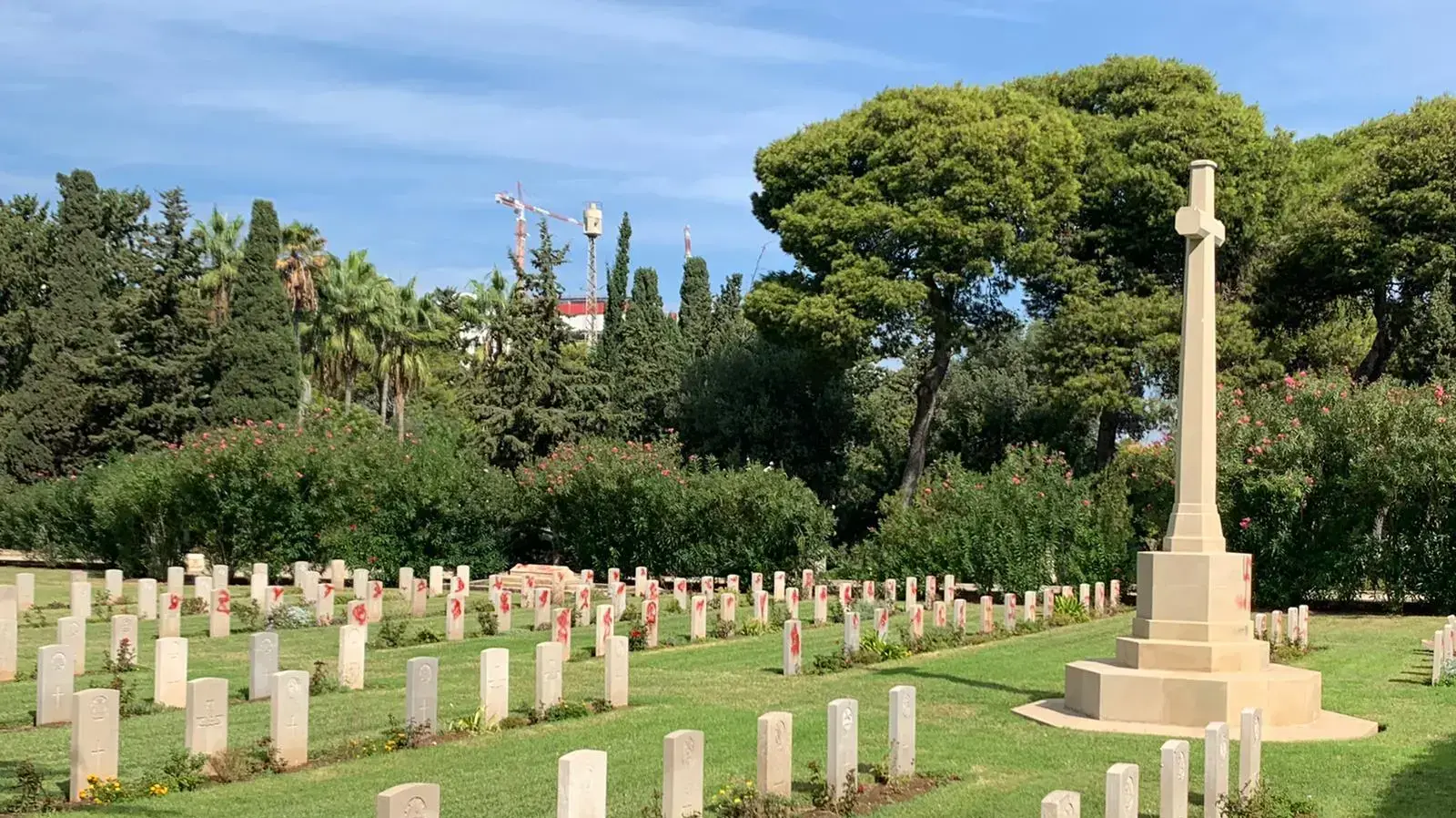 כתובות נאצה ועקירת מצבות בבית העלמין הצבאי הבריטי בחיפה, 11 באוקטובר 2019 כתובות נאצה ועקירת מצבות בבית העלמין הצבאי הבריטי בחיפה, 11 באוקטובר 2019