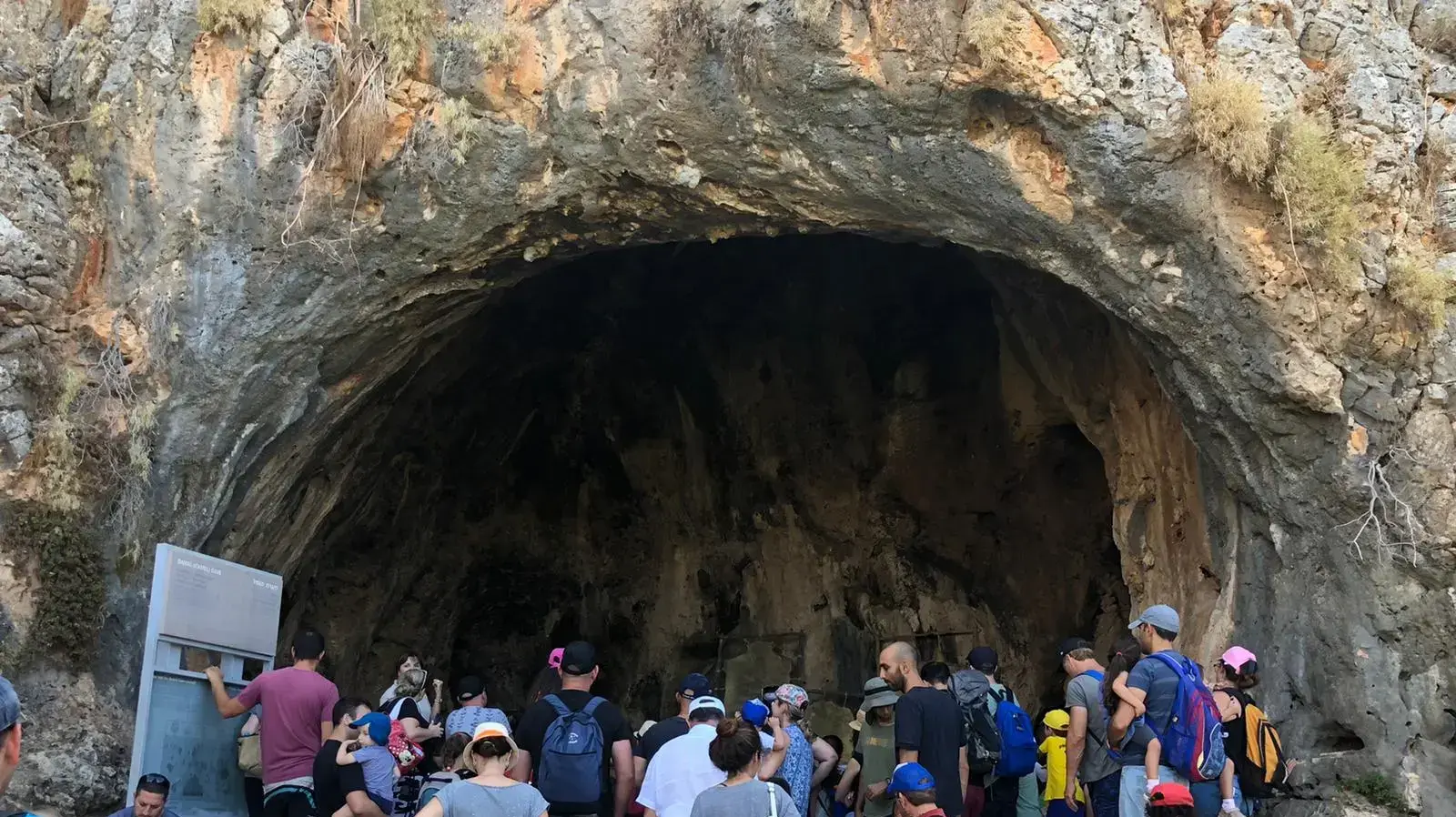 מטיילים בשמורת הטבע נחל מערות. 12 באוקטובר 2019 מטיילים בשמורת הטבע נחל מערות. 12 באוקטובר 2019