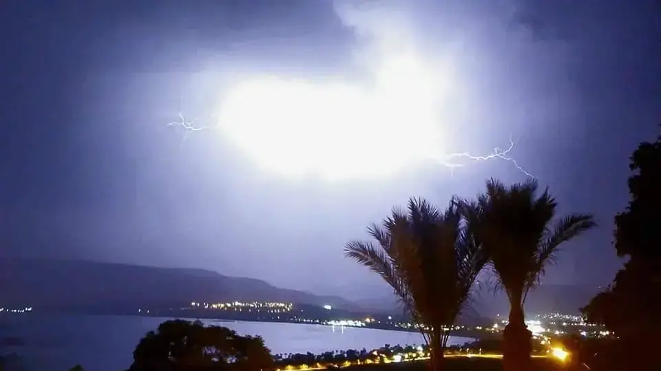 ברק מעל הכינרת. 15 באוקטובר 2019 ברק מעל הכינרת. 15 באוקטובר 2019