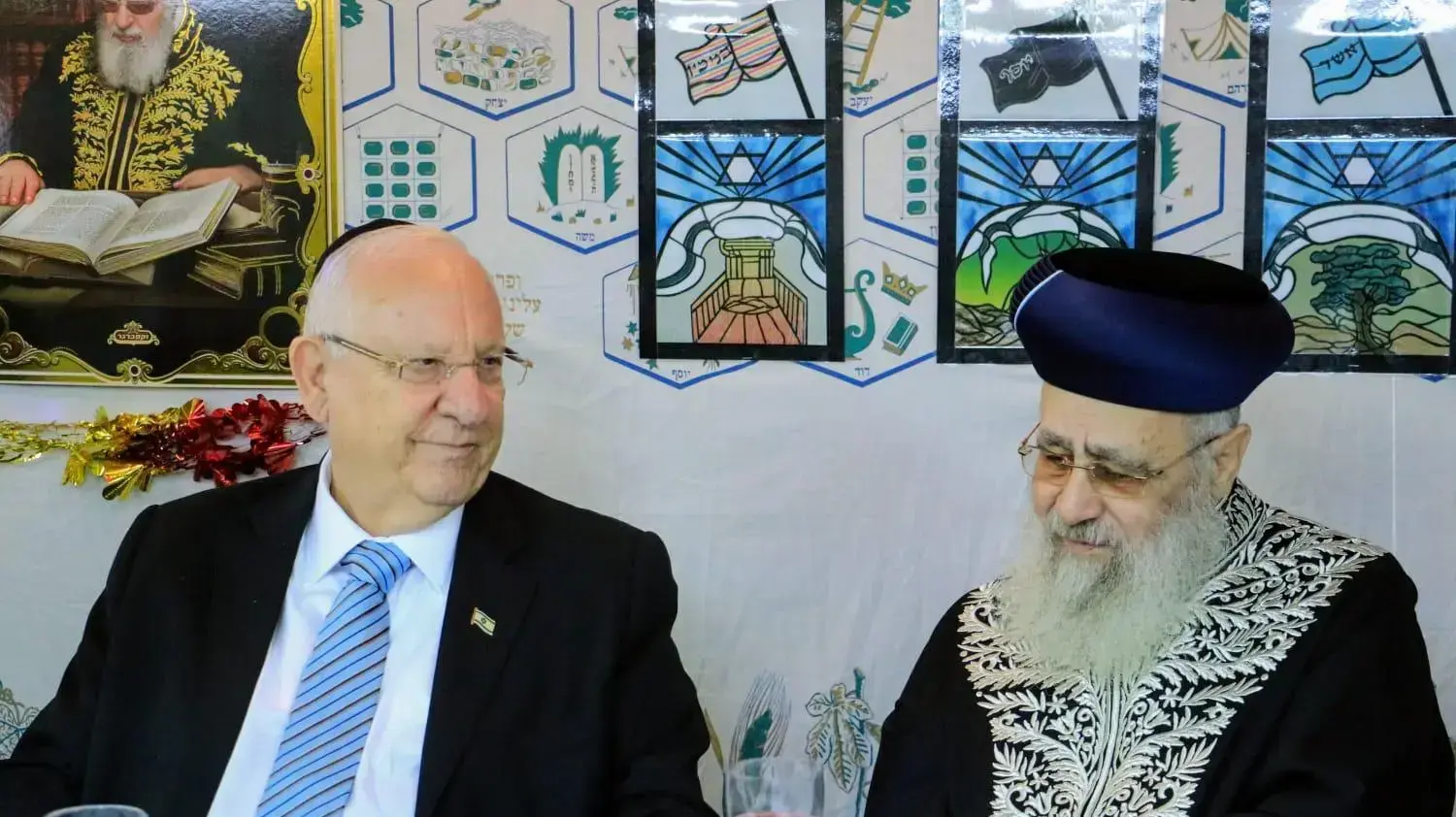 ביקורו של נשיא המדינה מר ראובן (רובי) ריבלין בסוכתו של הרב הראשי לישראל הראש״ל הגר״י יוסף, ירושלים, 15 באוקטובר 2019 ביקורו של נשיא המדינה מר ראובן (רובי) ריבלין בסוכתו של הרב הראשי לישראל הראש״ל הגר״י יוסף, ירושלים, 15 באוקטובר 2019